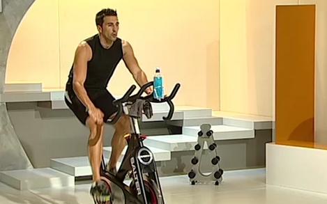 Fortalece la espalda con la bicicleta estática: empieza a entrenar