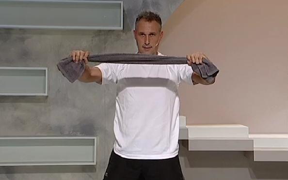 Ejercicios isométricos para bíceps: pon en forma tus brazos en casa