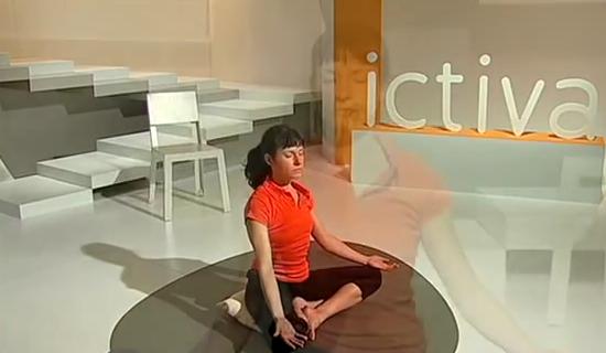 Tabla de ejercicios de yoga, entrena en casa con esta rutina online