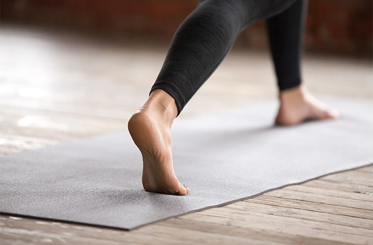 posturas para relajar las piernas de yoga