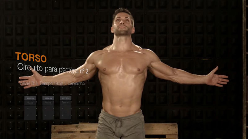 Jonathan Bueno monitor de cuerpo perfecto cogiendo fuerzas